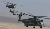 India, US sign deals for 22 Apache choppers, 15 Chinook copters