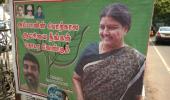 Sasikala posters removed from AIADMK headquarters