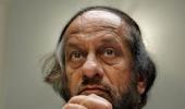 Students refuse to accept degrees from Pachauri