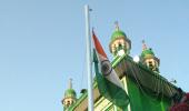 History in motion: Tricolour unfurled at Mumbai dargah