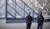 Machete-wielding man attacks soldier near Louvre museum in Paris