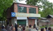 2 banks looted in 2 hours in Kashmir's Pulwama