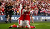 Arsenal edge Chelsea to lift FA Cup