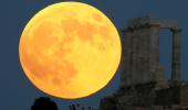 'Blood moon' dazzles skywatchers around the world