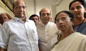 In Delhi, Mamata Banerjee tries to build an anti-BJP front for 2019