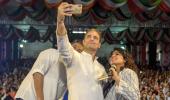 Modi booted out Advani from stage: Rahul in Pune