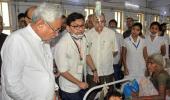 Protests greet Nitish at Muzaffarpur hospital visit