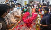 Leaders pay homage to deceased MP Vasanthakumar