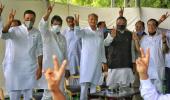 With victory sign, Gehlot flaunts his strength