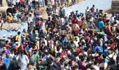 Mumbai: Hundreds of migrants gather at Bandra station