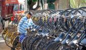 Mumbai's dabbawalas allowed to travel in local trains