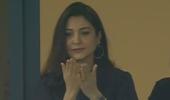 SEE: Anushka blows kisses to hubby Kohli