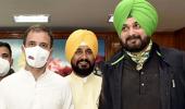 Gandhis plan to urge Sidhu to withdraw resignation