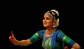 2 Kerala dancers declare solidarity with Mansiya