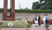 India recalls sacrifice of bravehearts on Vijay Diwas