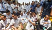 800 senior Cong leaders, workers detained for protest