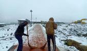 Snowfall halts pilgrims on way to Kedarnath, Yamunotri