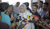 Kerala guv-CM war mounts, Khan says oligarchy in state