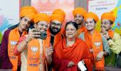 25 BJP MLAs meet Vasundhara in show of strength