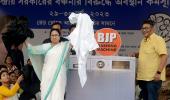 Mamata sits overnight in 'dharna' against Centre