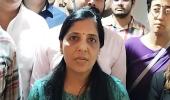 Sunita Kejriwal set to replace husband as Delhi CM?