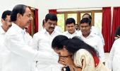 KCR Meets Kavitha After Her Release