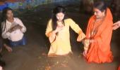 Mamta Kulkarni takes sanyas, does own 'pind-daan'