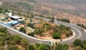 Speeding truck crushes 20 cars on Mumbai-Pune Expressway