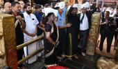 President Murmu offers prayers at Sabarimala, carries sacred bundle