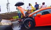 Speeding Lamborghini crashes on Mumbai coastal road