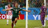 Hernandez inspires Mexico into last 16 with Croatia win