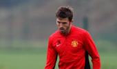 United's Carrick out for up to a month: Reports