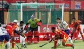 Spirited UP Wizards stun Ranchi Rhinos 3-2