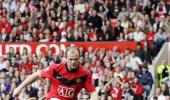 Rooney gets Man United off to winning start