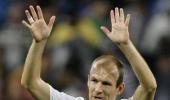 Bayern sign Dutch winger Robben from Real