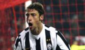 Ten-man Juve down Inter 2-1