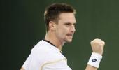 Soderling cruises into last eight in Stockholm