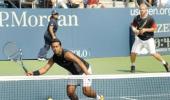 Paes stays on course for title