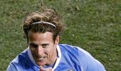 Diego Forlan leaves 40,000 spectators spellbound