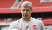 Wenger signs new contract with Arsenal