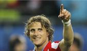 Sneijder, Forlan battle to light up Super Cup