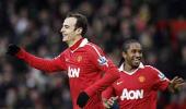 EPL: Berbatov double seals victory for Man United