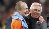 Rejuvenated Robben keeps Netherlands dream alive