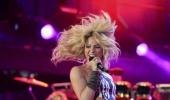 Shakira, Keys sizzle at FIFA World Cup concert