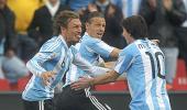 Heinze header helps Argentina down Nigeria