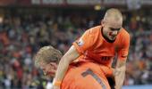 Dutch beat Slovakia to reach last eight