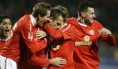 Mainz beat Nuremberg to cut Dortmund's lead