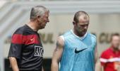 Rooney to stay at Manchester United