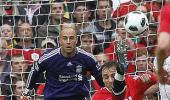 Mercurial Berbatov wins over fans by conforming