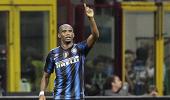 Eto'o shines for Inter, Barca held in Russia